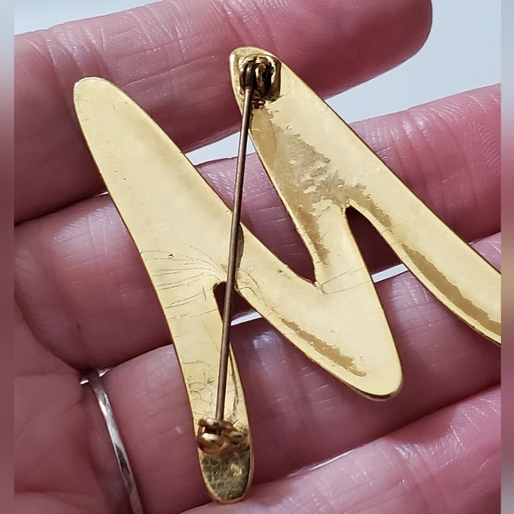 Vintage M OR W brooch pin gold 70's 80's initial monogram name vtg - Picture 4 of 4